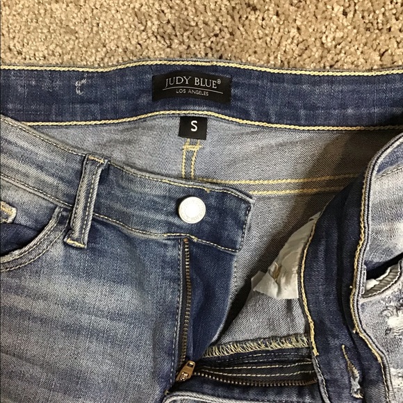Destroyed Bermuda denim shorts - Picture 2 of 3